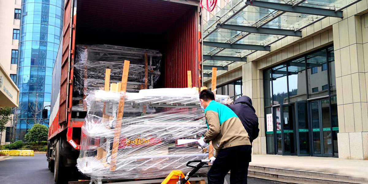 厚福公司向市中心医院捐赠50套医疗病床